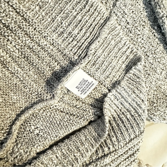 Soho Jeans Gray and Silver Sweater Sz M - Picture 5 of 5